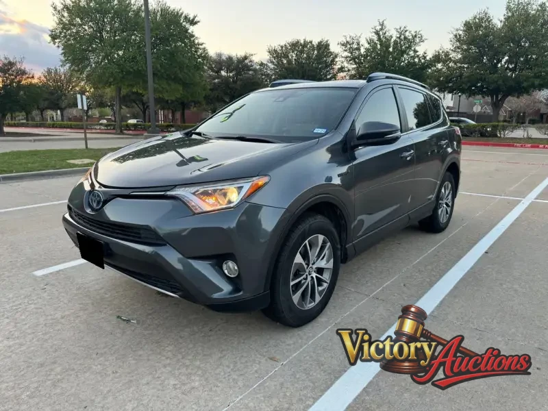 2018 Toyota RAV4 Hybrid XLE photo 1