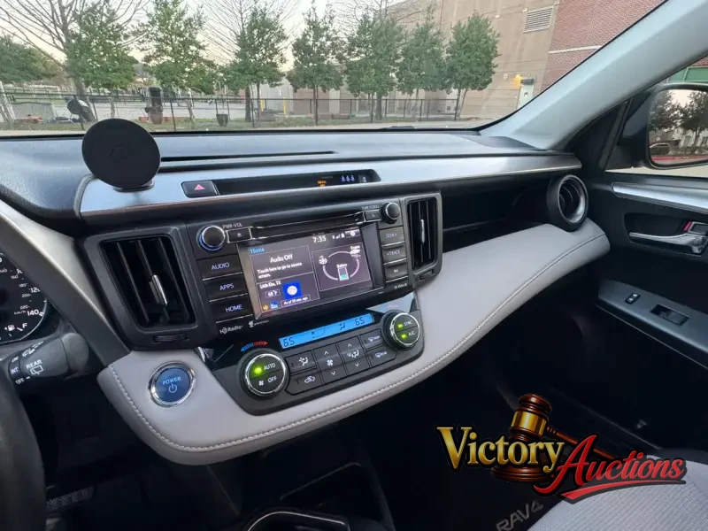 2018 Toyota RAV4 Hybrid XLE photo 25