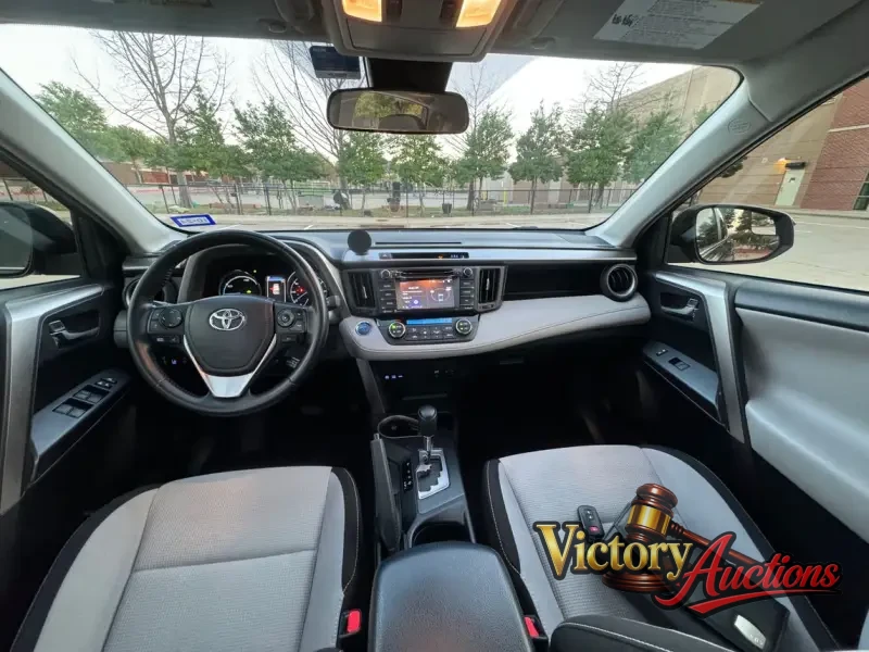 2018 Toyota RAV4 Hybrid XLE photo 22
