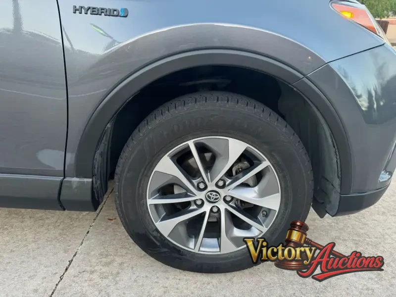 2018 Toyota RAV4 Hybrid XLE photo 17