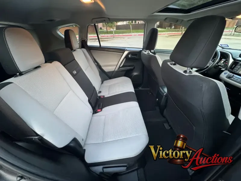 2018 Toyota RAV4 Hybrid XLE photo 19
