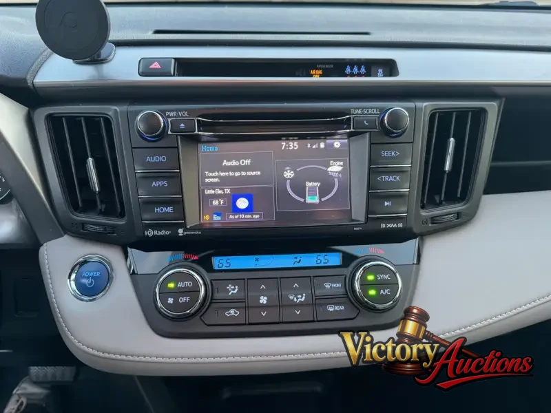 2018 Toyota RAV4 Hybrid XLE photo 24