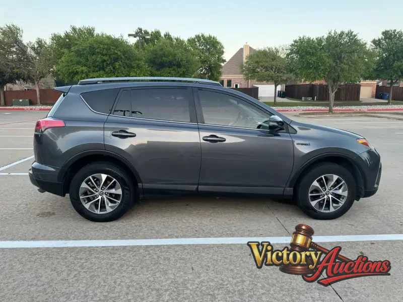 2018 Toyota RAV4 Hybrid XLE photo 29