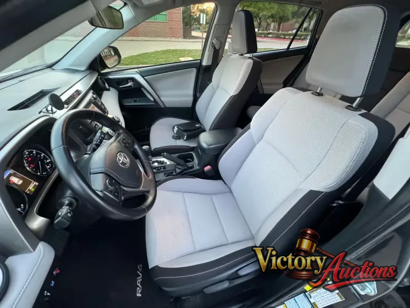 2018 Toyota RAV4 Hybrid XLE photo 21