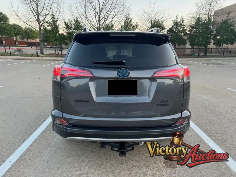 2018 Toyota RAV4 Hybrid XLE photo 4